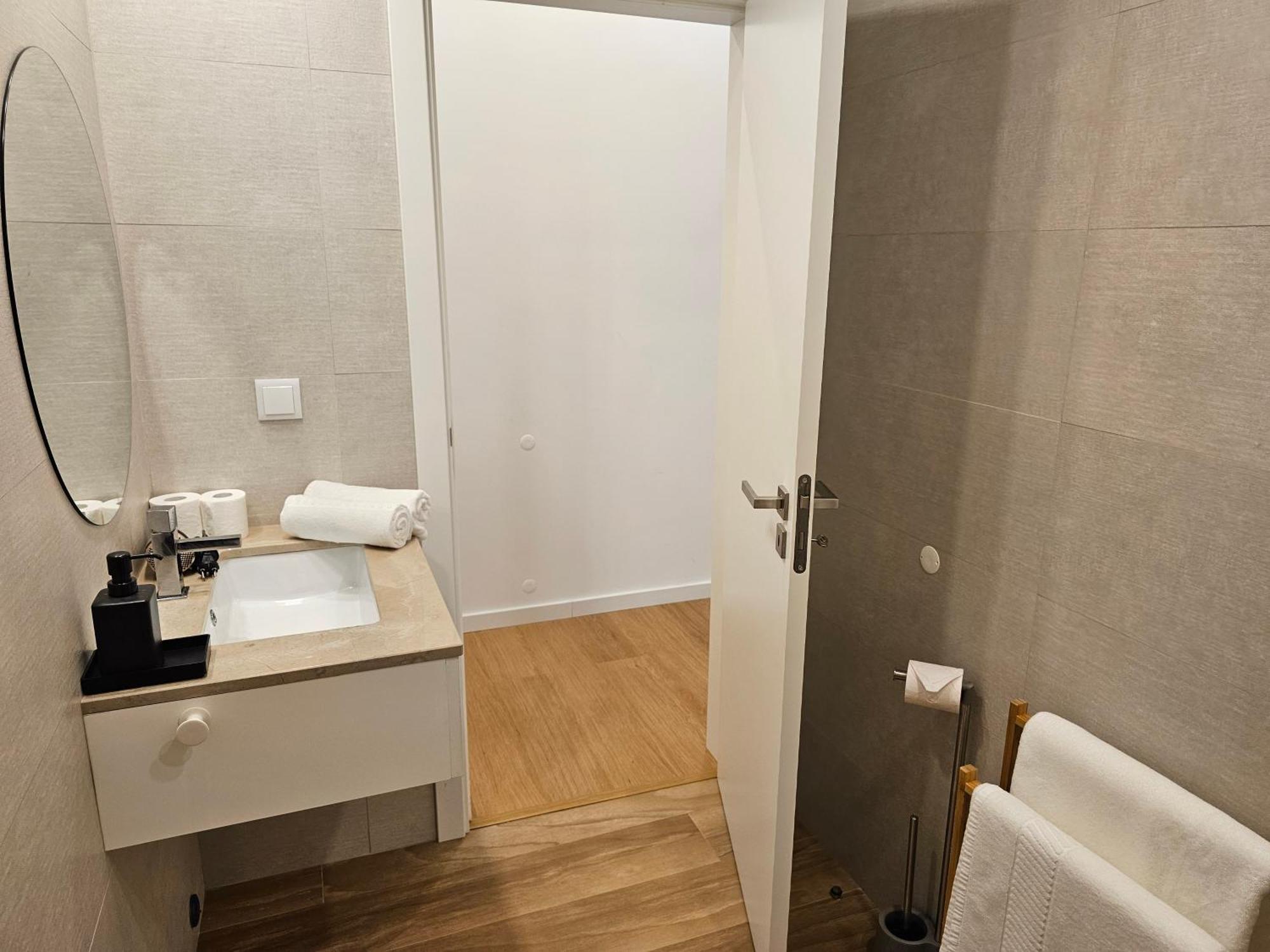 Surfsoul Guesthouse - Bed And Breakfast Peniche Eksteriør bilde