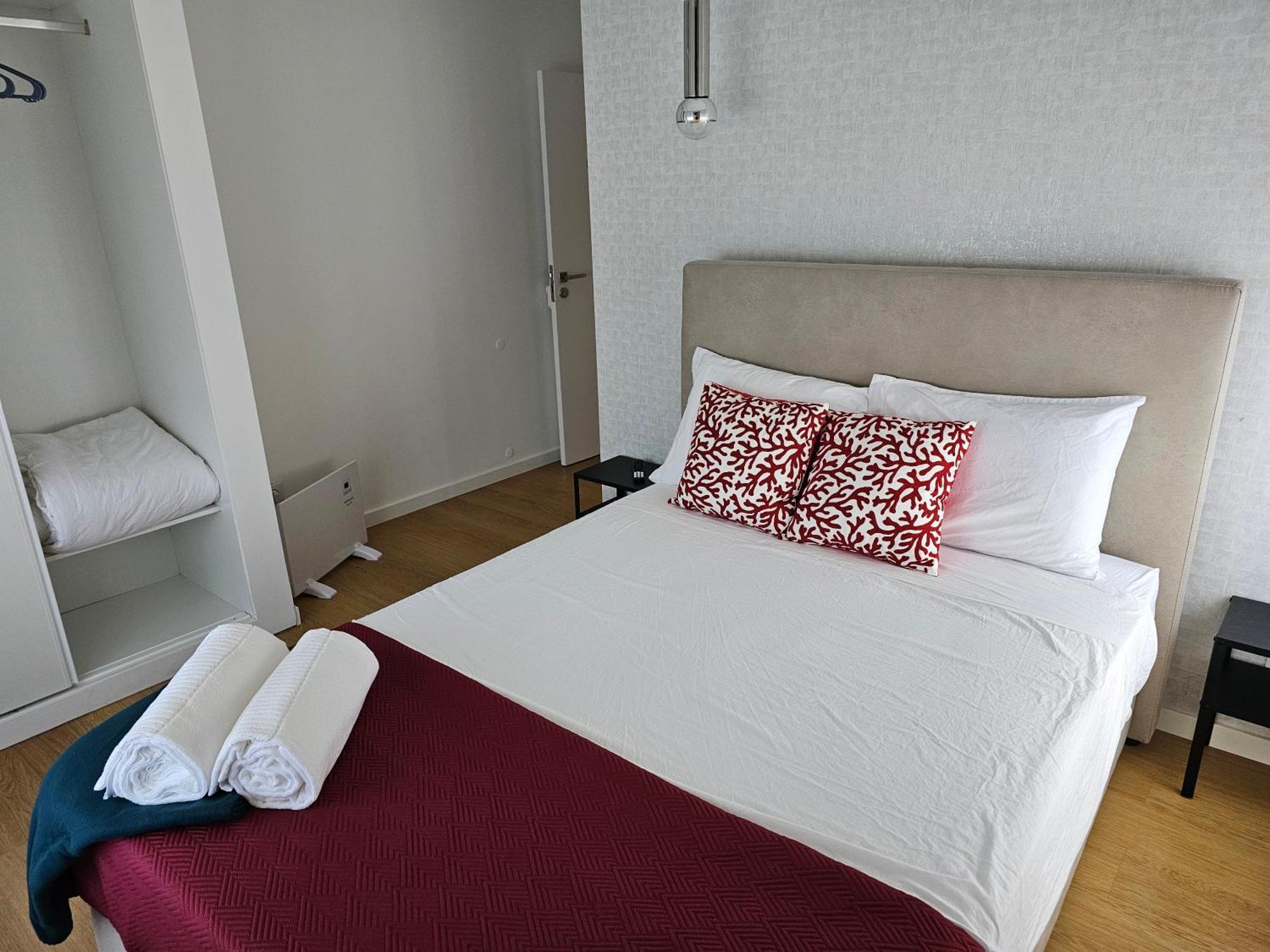 Surfsoul Guesthouse - Bed And Breakfast Peniche Eksteriør bilde